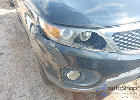 2011 Kia Sorento Lx z USA, uszkodzony, nr VIN 5XYKT3A14BG041091